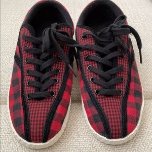 Tretorn Nylite Plus Canvas Sneakers Womens Size 6 red and Black Plaid